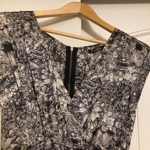 Bisou Bisou Michele Bohbot Black and White Floral Print Dress 4 Polyester Zip - Picture 2 of 3